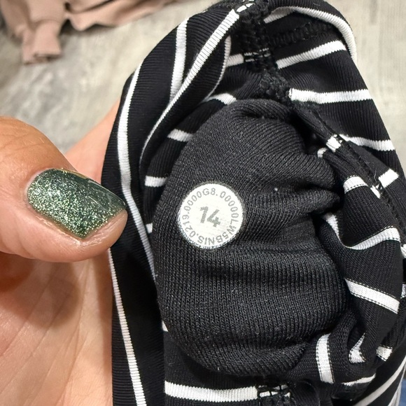 Lululemon Athletica Navy and White Striped Leggings - Picture 2 of 2